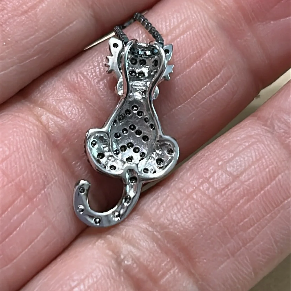 Stylish Silver Cat Charm Necklace with Intricate Details